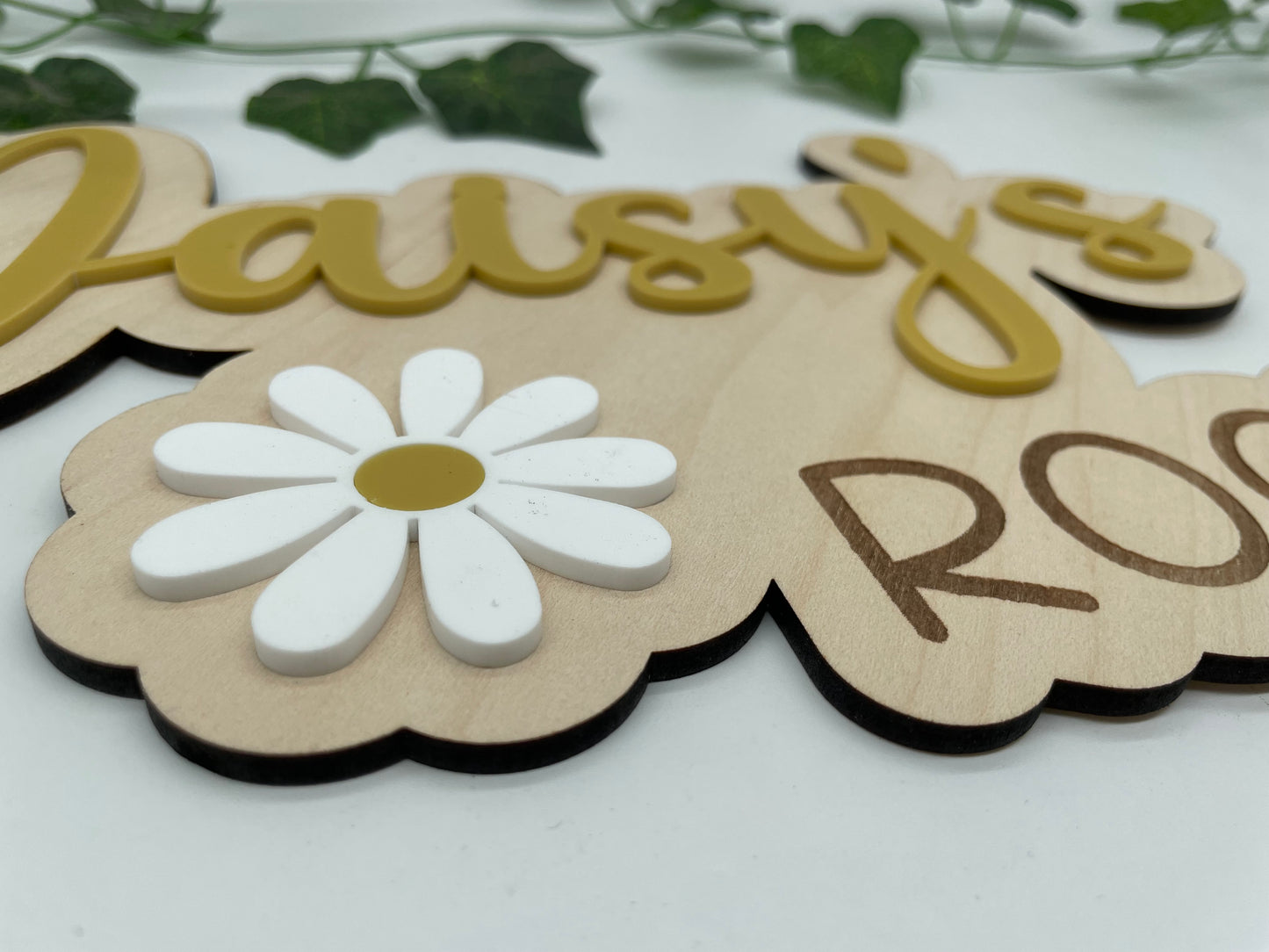 Daisy room sign